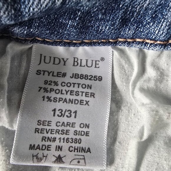 Judy Blue High Rise Relaxed Jeans with Raw Hem Embroidered Pocket 13 / 31 - Picture 4 of 5